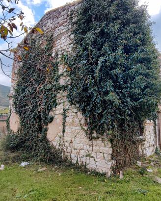 Casello ex ferrovie + terreno