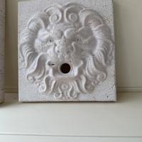 Macherone in travertino fontana leone