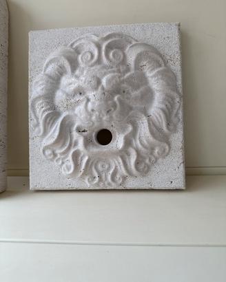 Macherone in travertino fontana leone