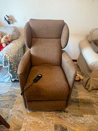 Poltrona elettrica reclinabile con telecomando