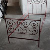 Letto in ferro battuto antico