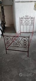 Letto in ferro battuto antico