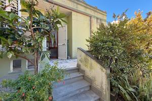 Casa indipendente con cortile