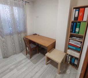 Scrivania - Libreria - Tavolo - Sedia 