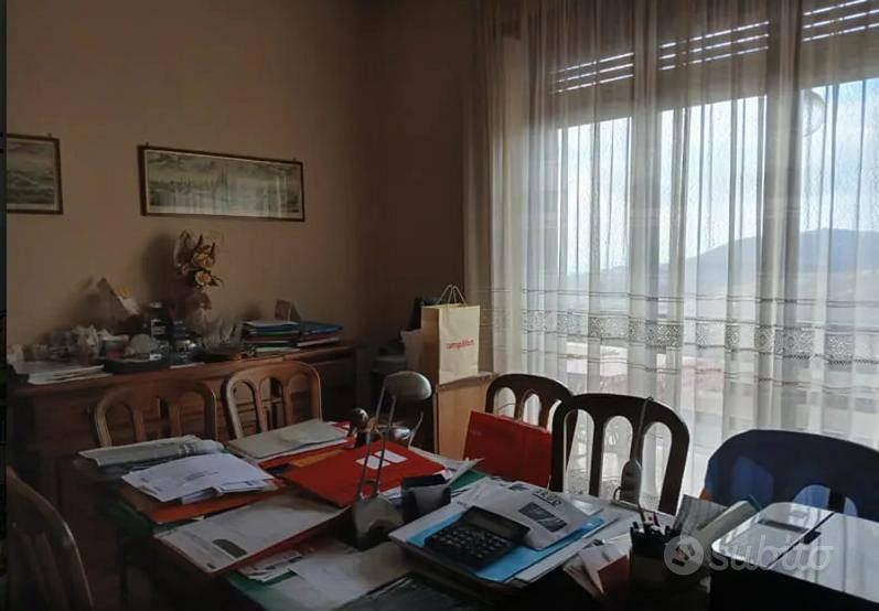 Immobile in asta di 337 m² con più di 5 locali e b - Vista 2