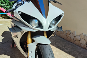 Yamaha R1 Big Bang - Ben-Spis