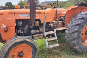 Trattore agricolo 