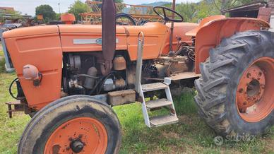 Trattore agricolo 