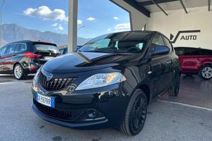 Lancia Ypsilon 1.0 firefly hybrid Silver s&s 70cv