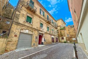 3 LOCALI A CHIETI