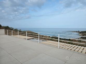 Villa a pochi passi dal mare con piscina