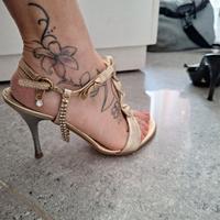 Sandalo color oro con strass pendete 