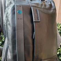 Zaini da viaggio o lavoro Piquadro e Gaudì  Leggi