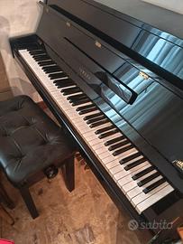 Pianoforte a muro  Yamaha 