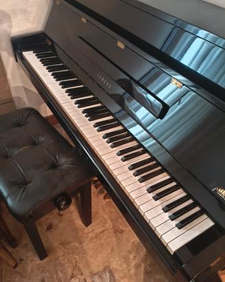 Pianoforte a muro  Yamaha 