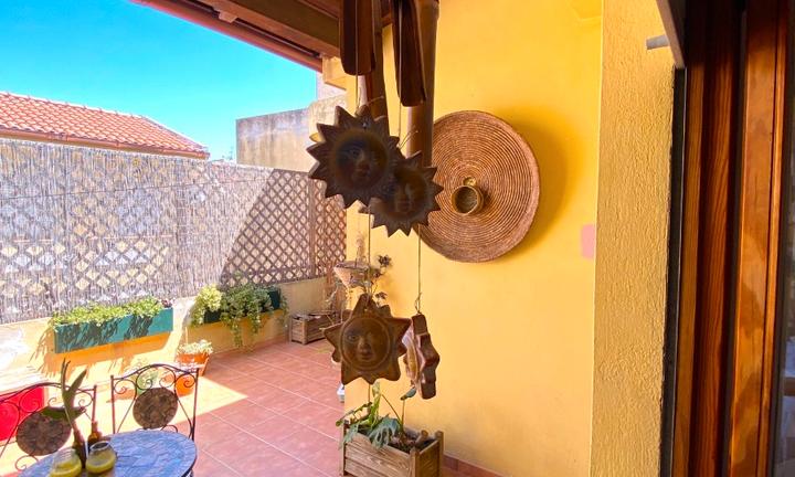 Bivano con ampia terrazza arredata