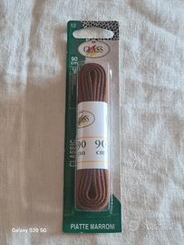 Stringhe piatte marroni