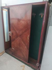 Mobile antico ingresso