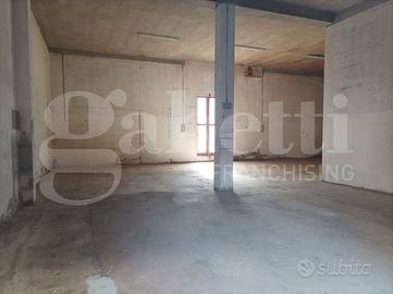 Via Fadda, locale artigianale 120 mq