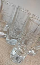 Sei bicchieri di vetro per il liquore 