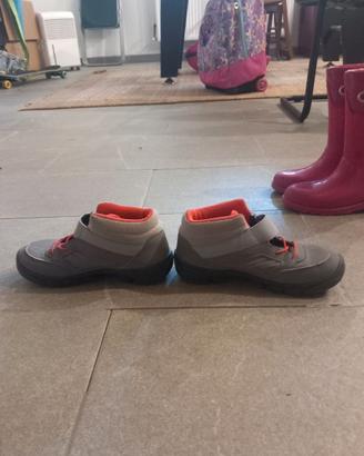 Scarpe bambini per montagna taglia 34