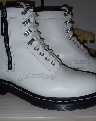 dr.martens 41 con zip e lacci
