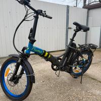 Bicicletta elettrica pieghevole Argento Piuma Blu