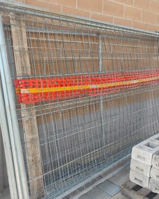 Recinzioni alte da cantiere con basamenti
