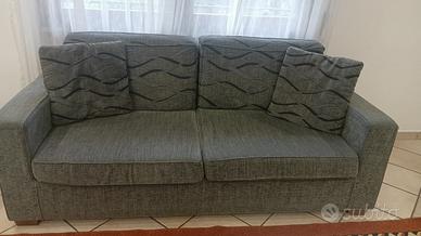 3 divani a 3 posti 250€ l'uno