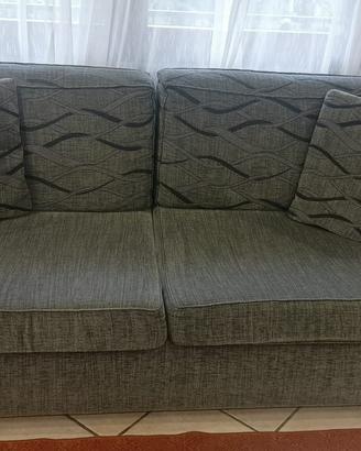 3 divani a 3 posti 250€ l'uno