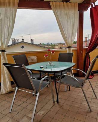Tavolo in vetro e sedie