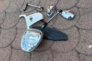 Ricambi Beverly 300 led telaio con documenti