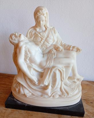 statua "Pietà" di Michelangelo 