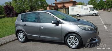 Renault Scenic con GANCIO TRAINO