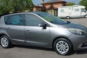 Renault Scenic con GANCIO TRAINO