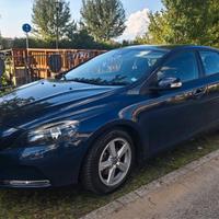 Volvo V40 II - Diesel - Caspian Blue – Anno 2015