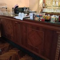 Bancone bar completo di vetrinetta Banco Reception
