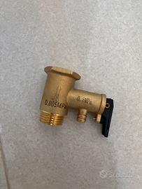 Valvola di sicurezza scaldabagno 0,8 MPa marca AMY