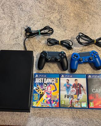 set playstation 4 con 3 giochi e 2 controller