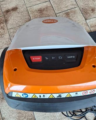 ROBOT TAGLIAERBA STIHL CON FILO PERIMETRALE NUOVO