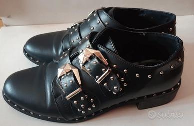 Scarpe nere fibie borchie fersini