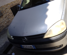 Vendo Opel corsa 1.7 diesel. 900euro poco trattab