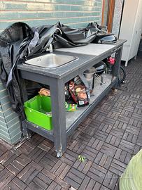 Tavolo barbecue con lavandino