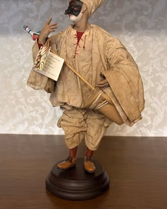 Pulcinella in terracotta con Putipù , cm 34 circa