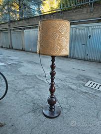 Lampada da terra vintage in legno 