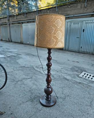 Lampada da terra vintage in legno 