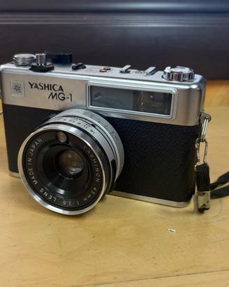 Fotocamera Yashica MG-1
