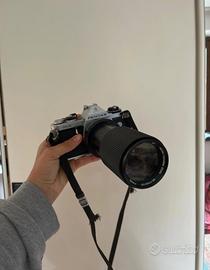 Fotocamera analogica Pentax ME con obiettivo