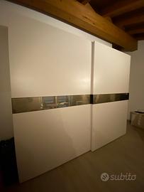 Armadio a due ante scorrevoli