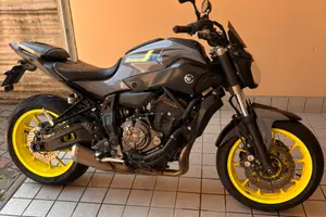 YAMAHA MT-07 STUPENDA